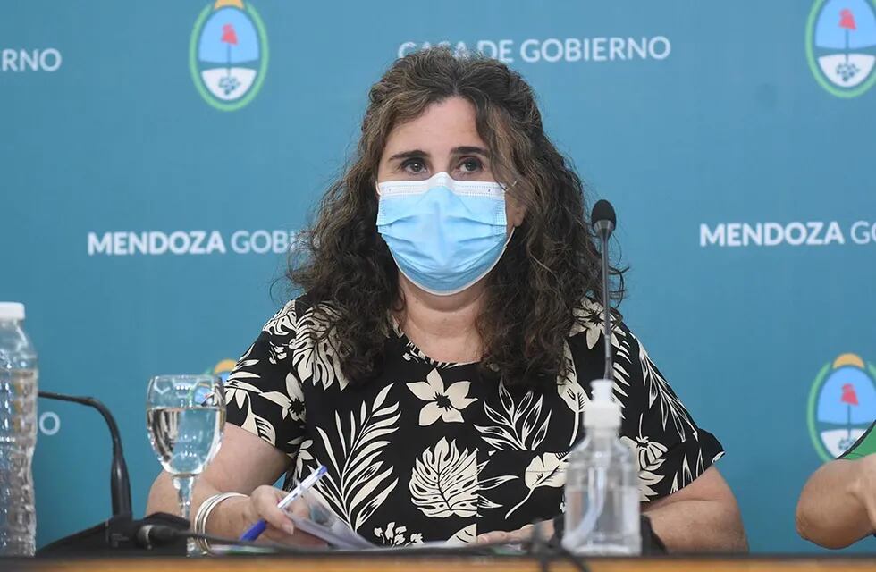 La Ministra de Salud de Mendoza explicó los nuevos criterios para realizarse el test de Covid-19 y quienes se considerarán positivos.

Foto:José Gutierrez / Los Andes