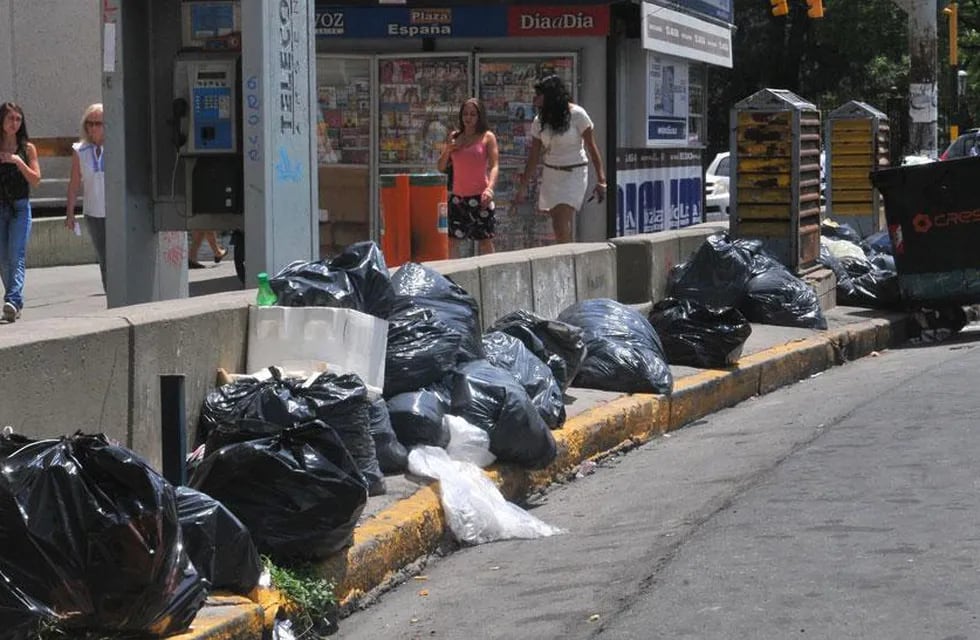 No habrá recolección de residuos durante el feriado del miércoles. (Raimundo Viñuelas/La Voz).