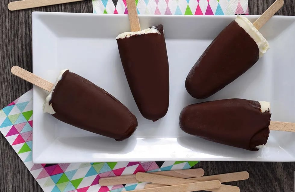 Receta del bombón helado casero sin azúcar que es viral en Instagram.