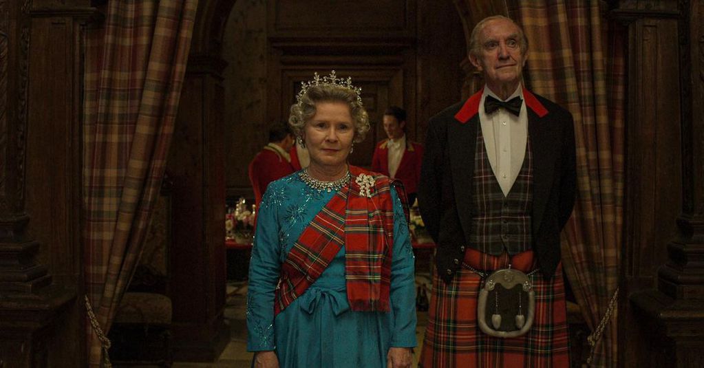 Imelda Staunton interpreta a la reina Isabel II en “The Crown”.