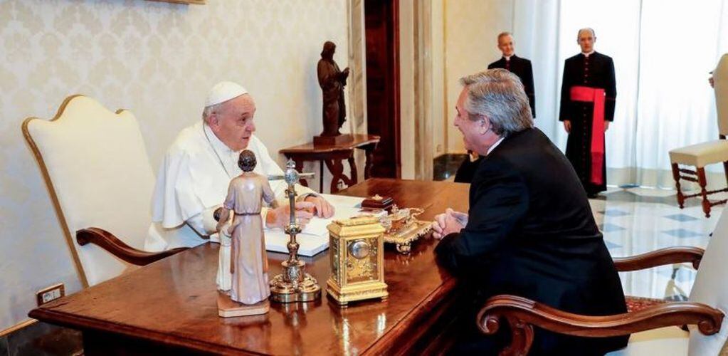 El presidente Alberto Fernández se reunió con el papa Francisco en el Vaticano. (AP)