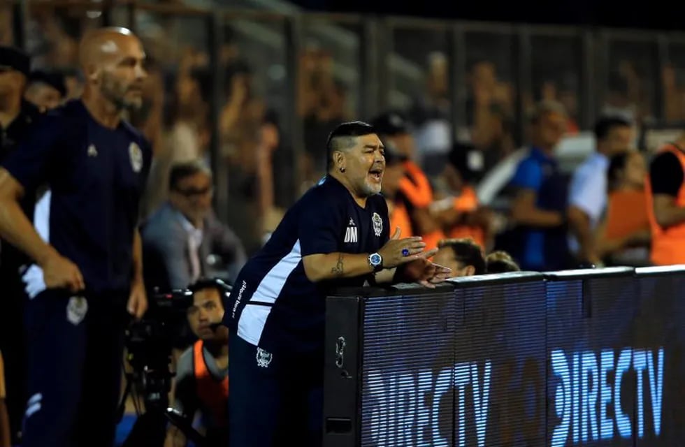 El director técnico de Gimnasia, Diego Maradona, en la 17ma fecha de la Superliga. EFE/ Demian Alday Estévez