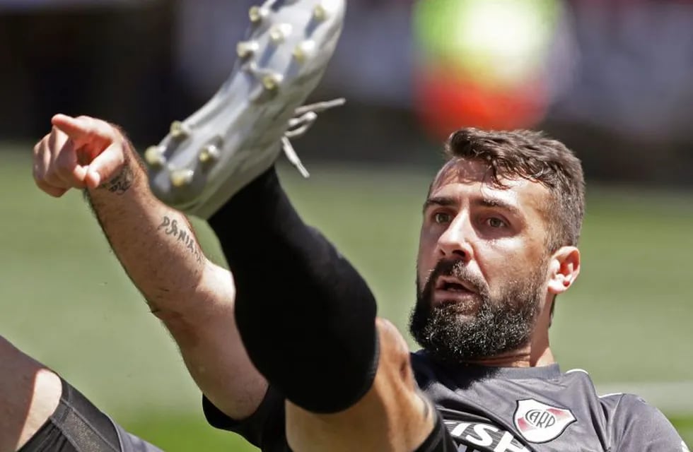 River Plate's forward Lucas Pratto gestures from the ground during the Argentina first division Superliga football tournament match against Rosario Central at the Monumental stadium in Buenos Aires, on November 10, 2019. (Photo by Alejandro PAGNI / AFP)