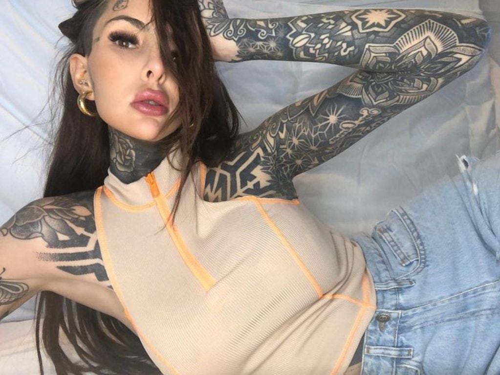 Candelaria Tinelli Explot Instagram Con Una Foto Semi Desnuda