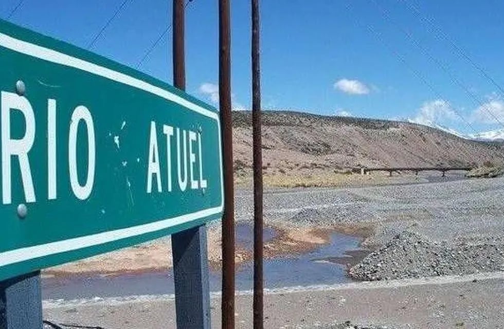 La  Comisión Interprovincial del Atuel Inferior (CIAI) conformado por funcionarios de las provincias de Mendoza y La Pampa recorren el río Atuel.
