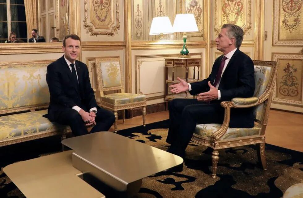 El blooper de Mauricio Macri con Emmanuel Macron.