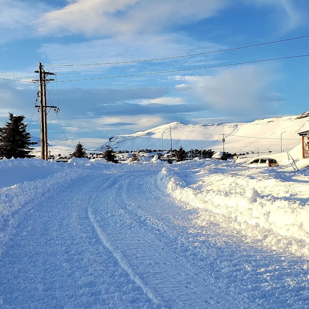 Desde hace días que la nieve invade Caviahue, ciudad de Neuquén.