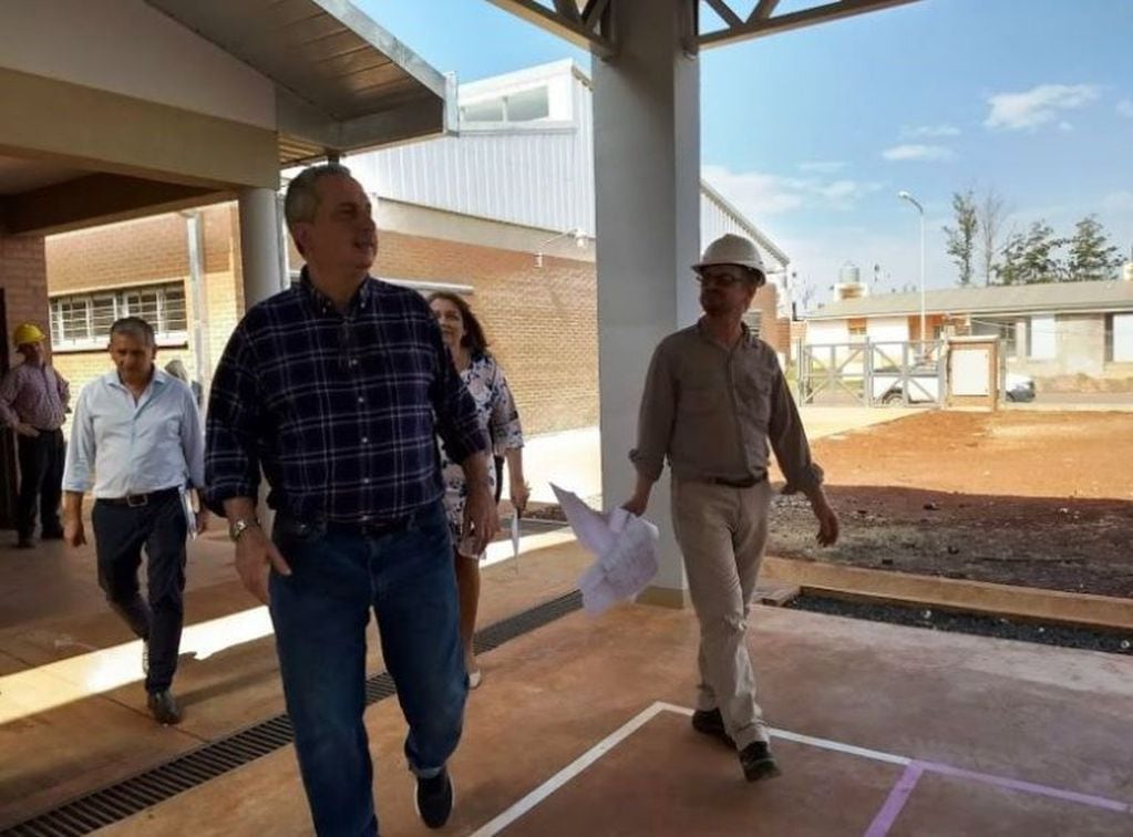 Passalacqua recorrió las instalaciones de la primera escuela técnica de Itaembé Guazú. (Foto: Misiones Online)