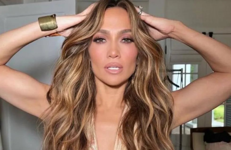 Una diva: Jennifer Lopez se sumó al corte del momento y sorprendió con su cambio de look.
