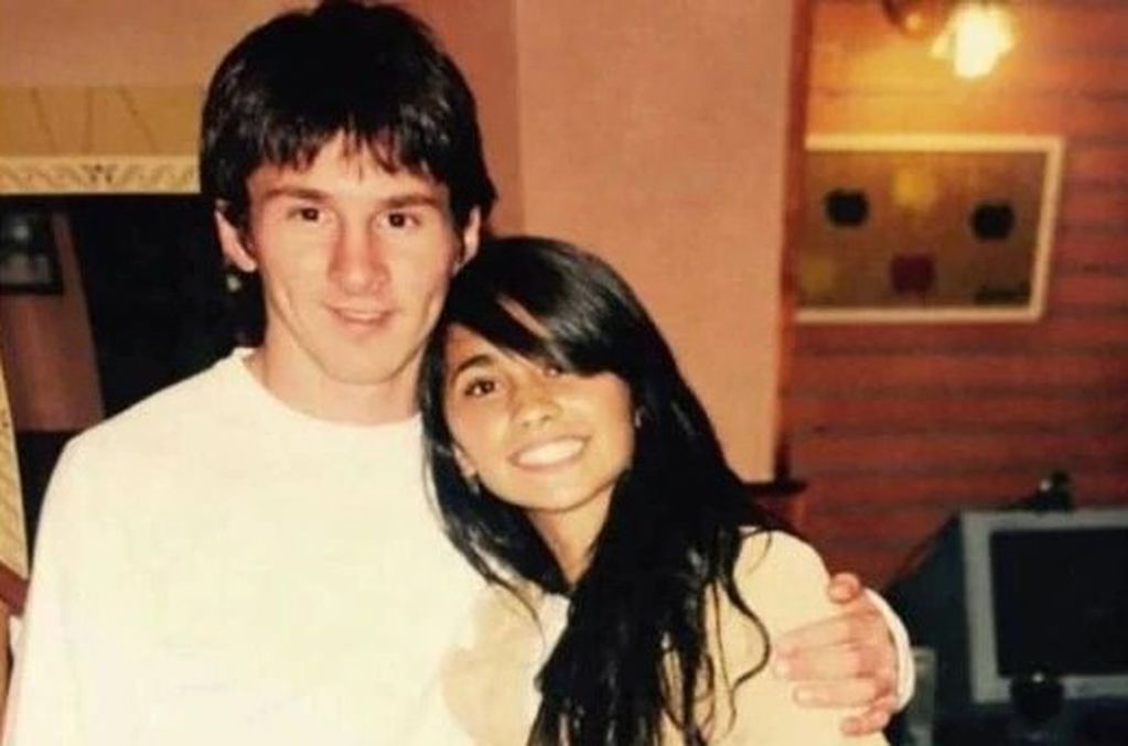 La foto de Antonela y Messi de chicos fue furor en redes.