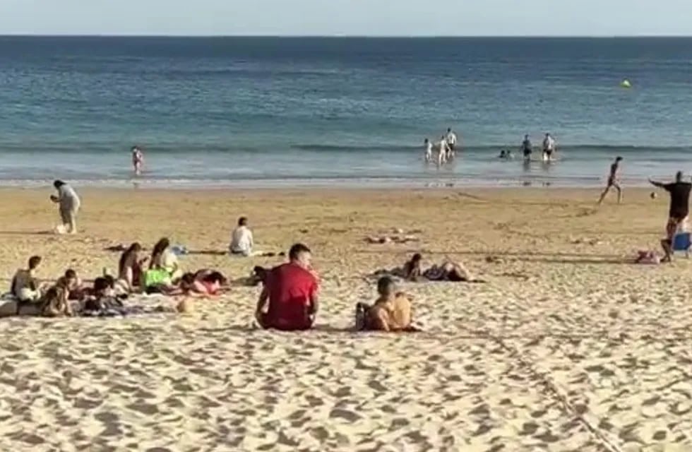 Los futbolistas de la Selección Argentina estaban pasando la tarde en una playa de Portugal.