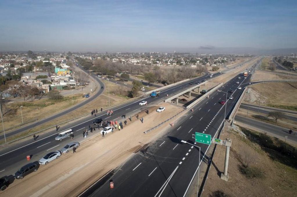 Nuevos tramos de la avenida Circunvalación de tres manos se habilitaron este viernes.