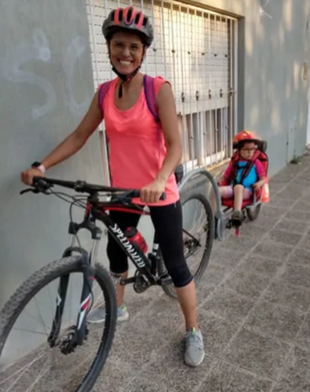 Una familia neuquina pide desesperadamente que les devuelvan su bicicleta y ofrecen recompensa.