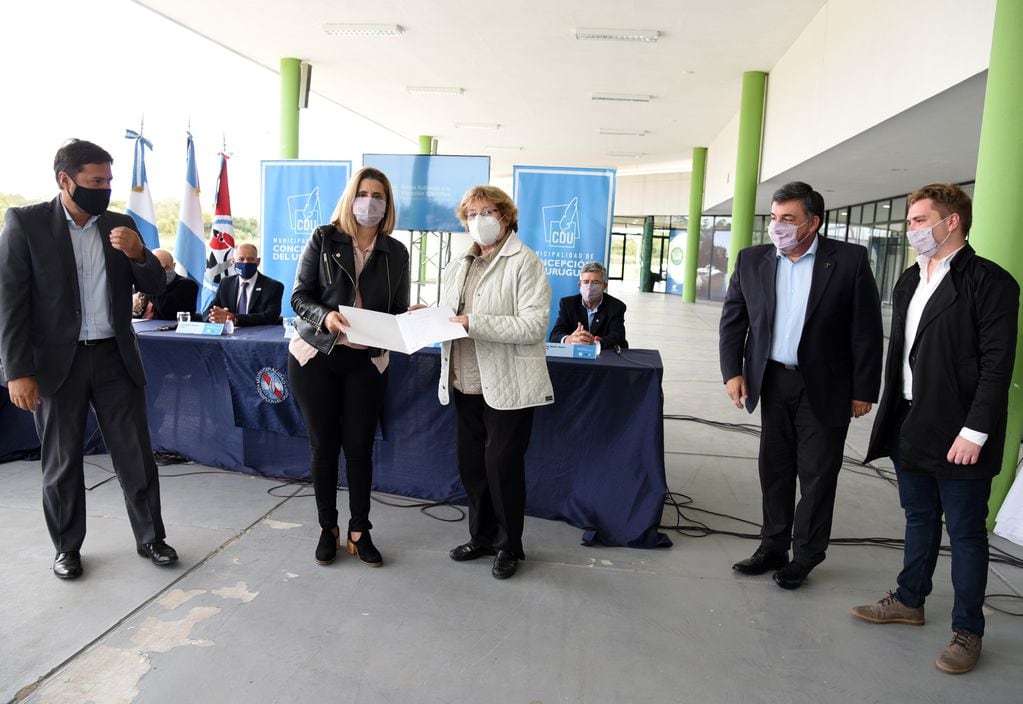La Municipalidad de Concepción del Uruguay lanzó dos programas inéditos, que promueven la investigación científica en todos los establecimientos de educación superior y no superior de la ciudad
