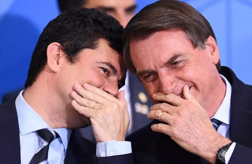 Jair Bolsonaro junta a Sergio Moro. (AFP)