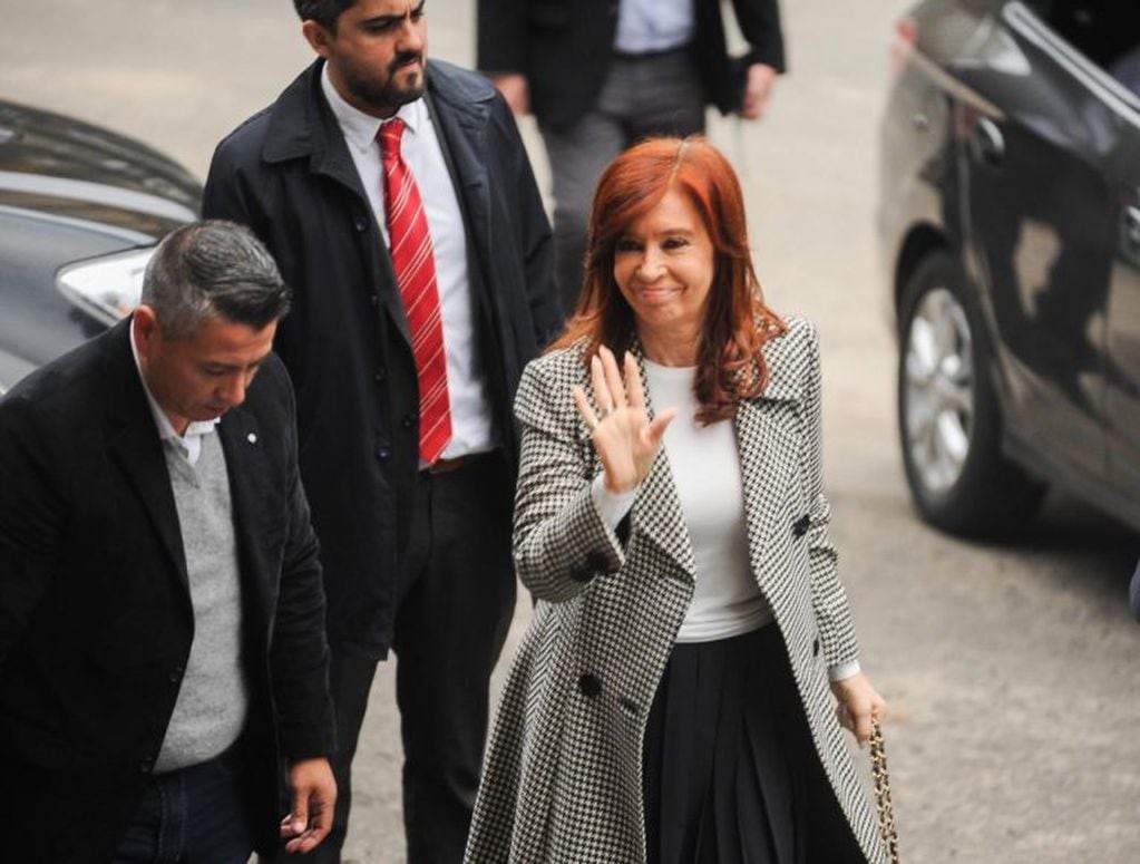 Cristina Kirchner arriba a los tribunales de Comodoro Py para la segunda audiencia por la causa Vialidad. Crédito: Federico López Claro.