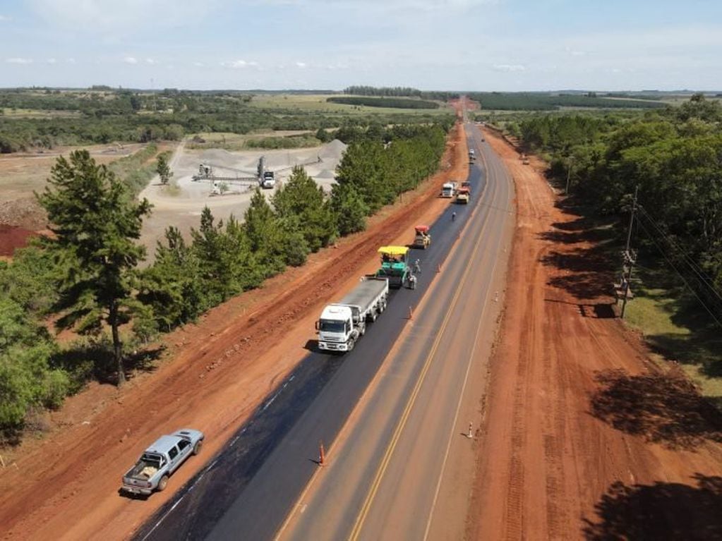 Vialidad Provincial ejecuta obras en la zona Centro .