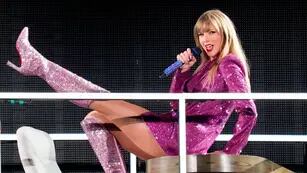 El altercado de Taylor Swift en pleno show: se le rompió un taco y lo revoleó al público