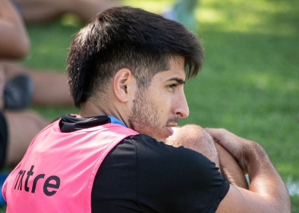 Mateo Bajamich, a sus 23 años, busca reinventarse en Estudiantes de Río Cuarto tras su paso por la MLS y Huracán. (Prensa Estudiantes Río IV).