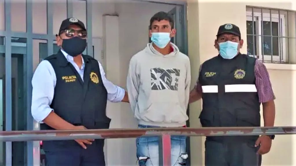 Javier Broi, el acusado del doble femicidio de Yuto, fue atrapado en Salta. Trasladado a Jujuy, fue ingresado al penal de Gorriti, donde permanece detenido mientras avanza la investigación del caso.