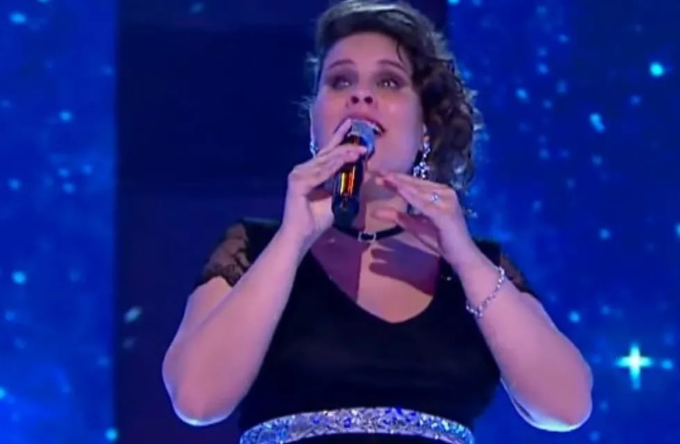 Florencia Álvarez cantó un tema que no conocía y la rompió.