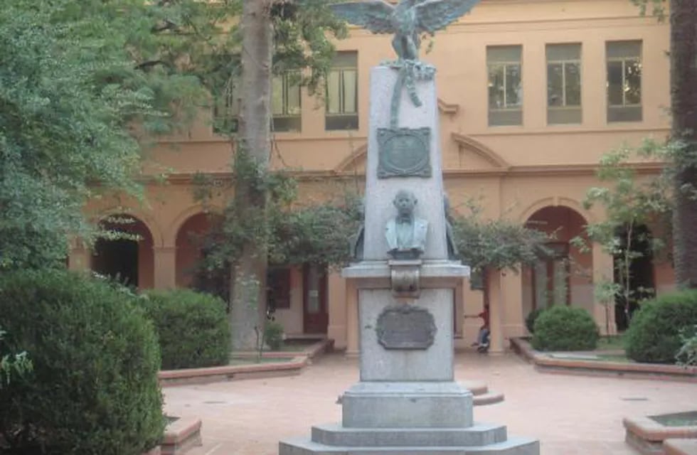 Colegio Nacional del Uruguay Justo José de Urquiza/Web.