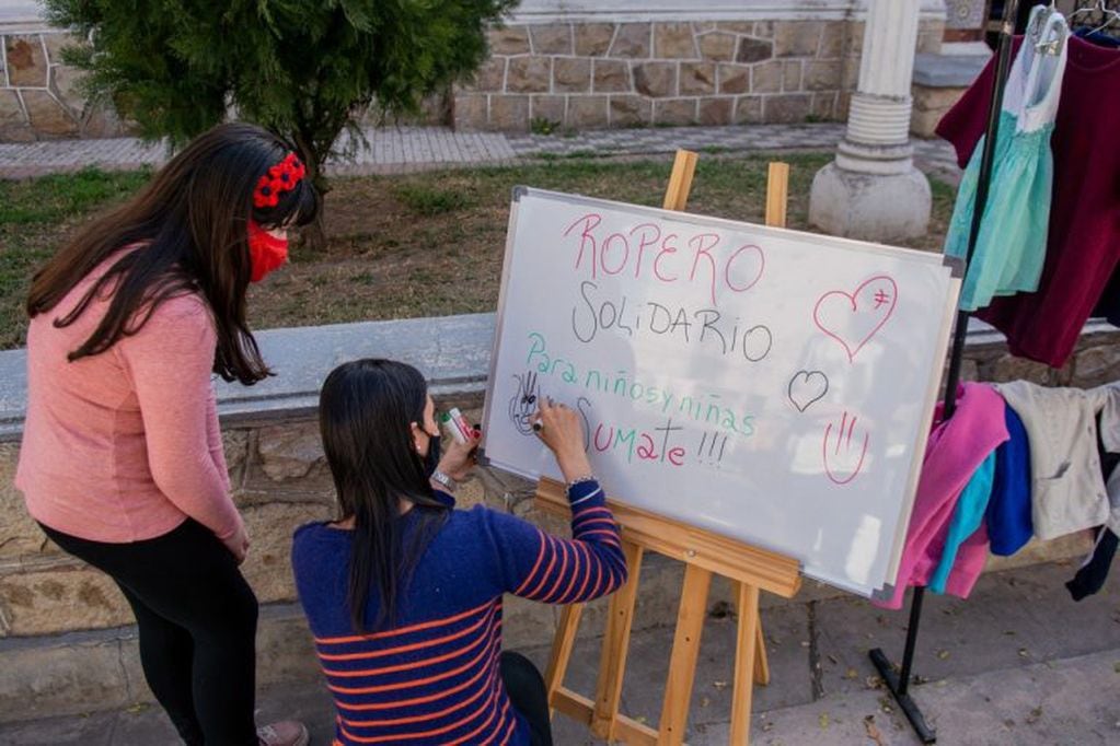 Se puso en marcha el "Ropero Solidario" por la Semana de la Niñez (Municipalidad de Salta)