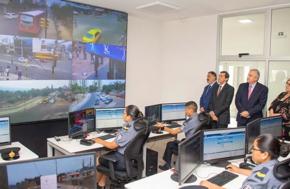 La primera fase del plan  "Jujuy Seguro e Interconectado" consiste en la puesta en funcionamiento de 600 cámaras de seguridad ubicadas en puntos estratégicos del "Gran Jujuy".