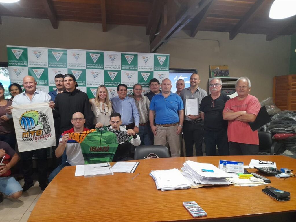Entregan personería jurídica a la Asociación de Ciclistas de Puerto Iguazú.