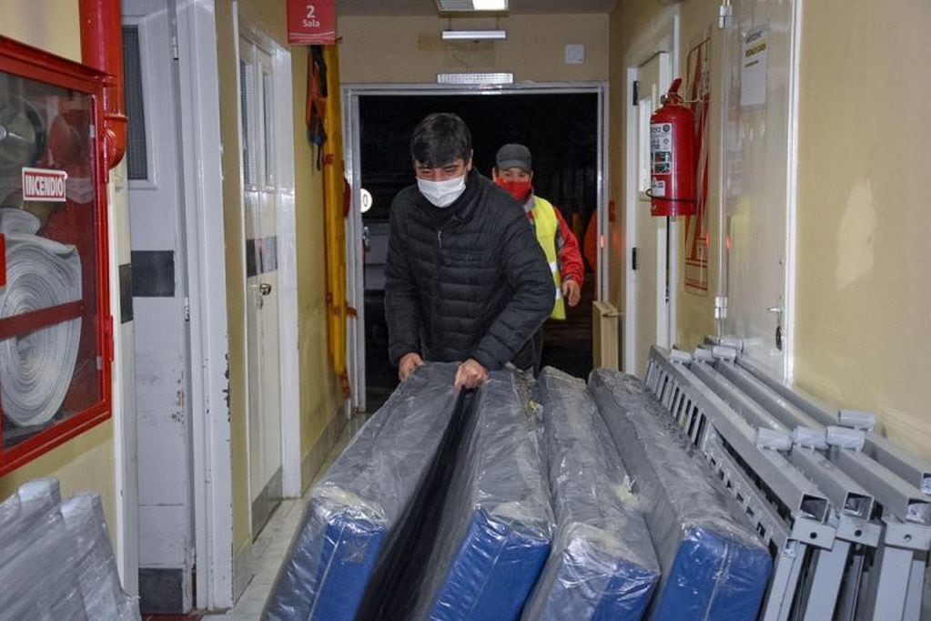 El Centro Asistencial Tolhuin recibió camas, colchones y almohadas ortopédicas