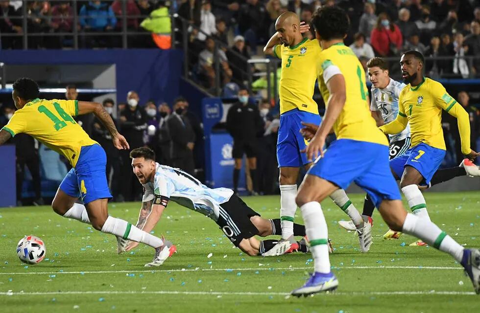 La FIFA sancionó a la Selección Argentina por cantos discriminatorios en el partido ante Brasil.