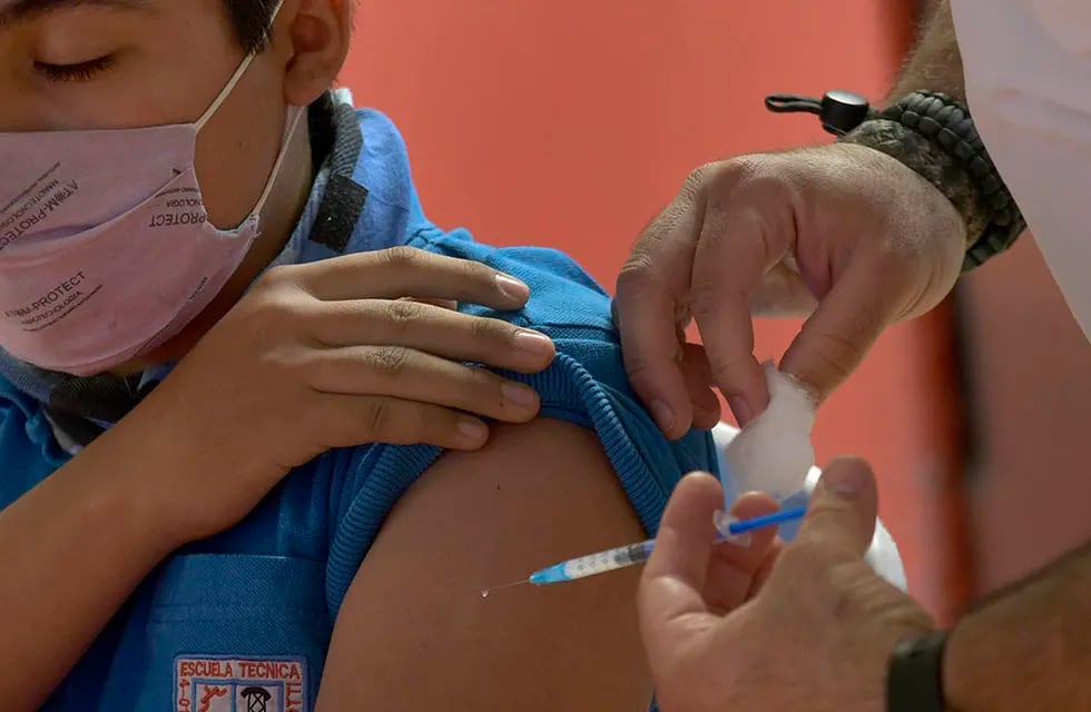 Comienzan a vacunar a niños de entre 3 y 11 años. Foto Orlando Pelichotti