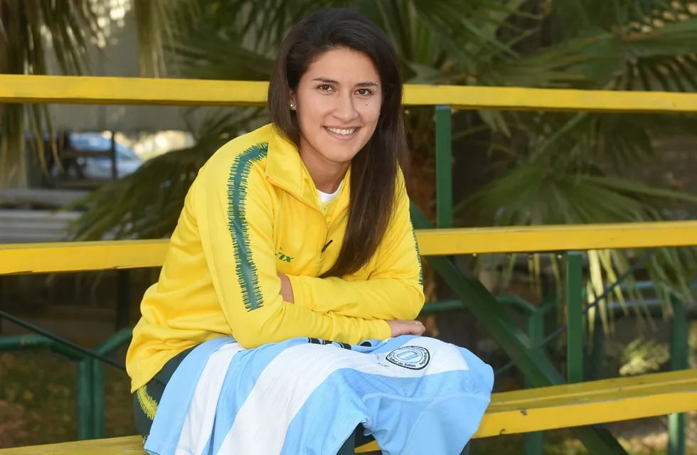 Cansada de que se postergue el femenino, Anita Ontiveros renunció a la Selección Argentina de la CAFs.