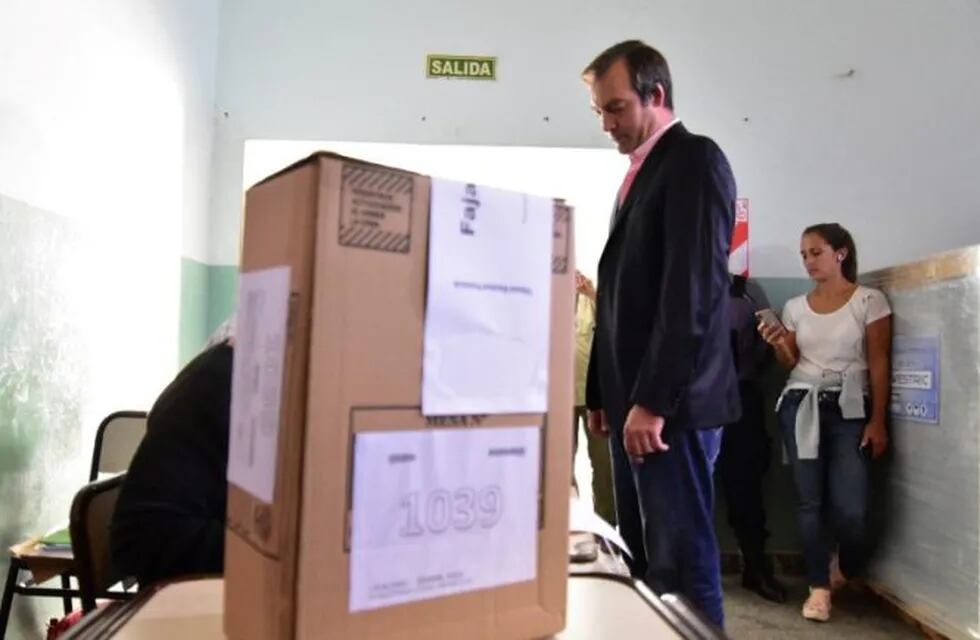 El candidato del FPV, Martín Soria admitió la derrota por la gobernación frente a Carreras.