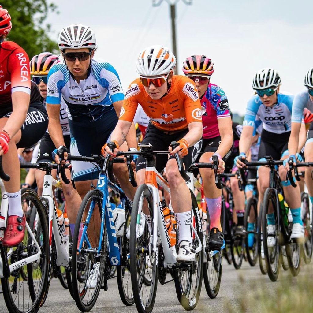 La mendocina vive del ciclismo profesional y a un año de competencia UCI, logró hacer podio.