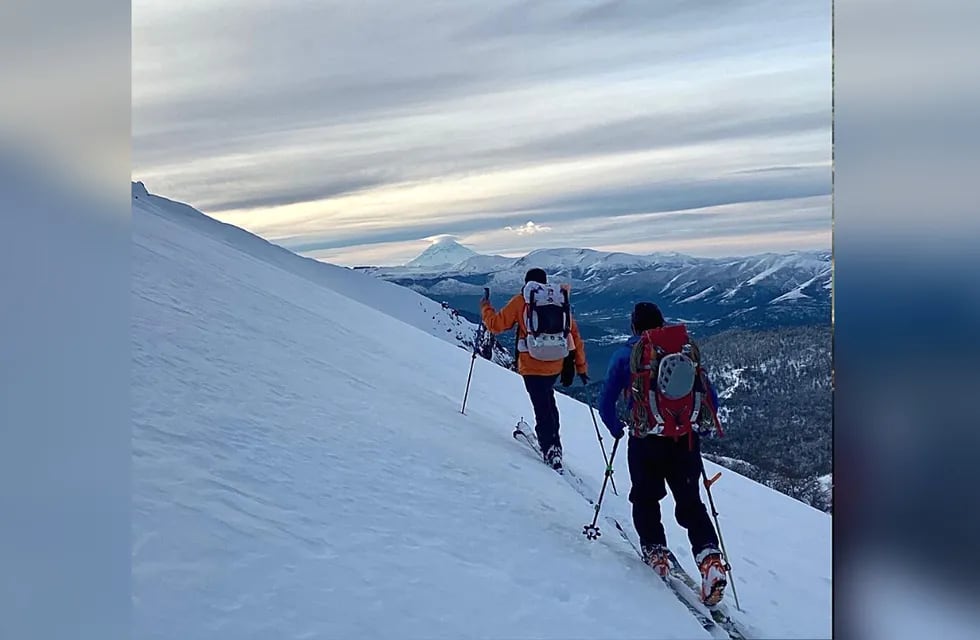 Las impactantes imágenes del hombre haciendo ski en el Cerro Chapelco.