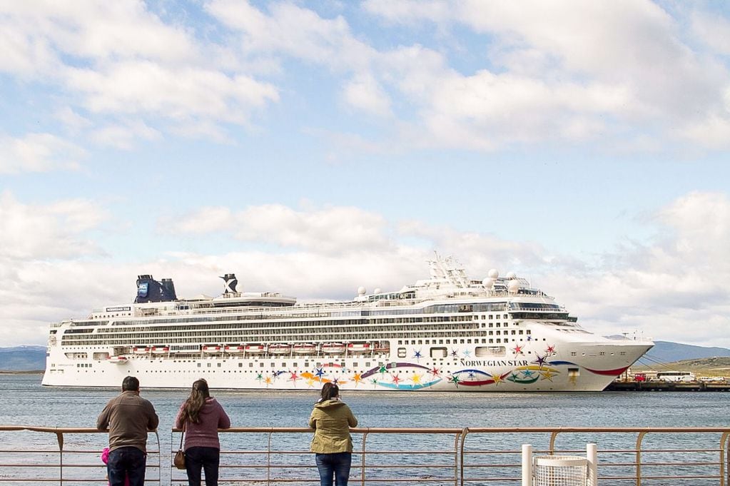 La llegada de cruceros antárticos y bioceánicos, reactivará la industria del turismo en Tierra del Fuego.
