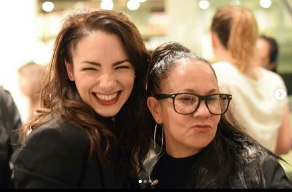 Miss Bolivia en la presentación del libro de Thelma Fardin, durante la Feria del Libro de Buenos Aires 2019