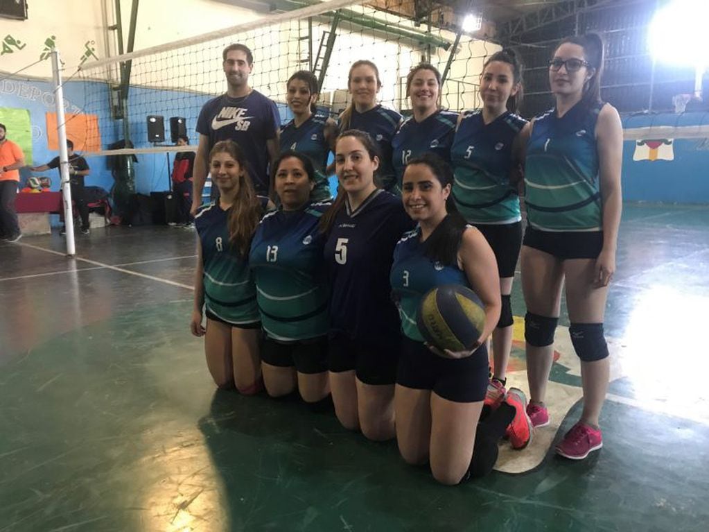 Equipo de voleibol, (Sacachispa) de Río Grande en la ciudad de Tolhuin