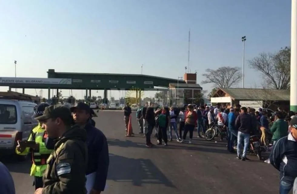 Manifestación en el puente General Belgrano. (Foto: Diario Norte)