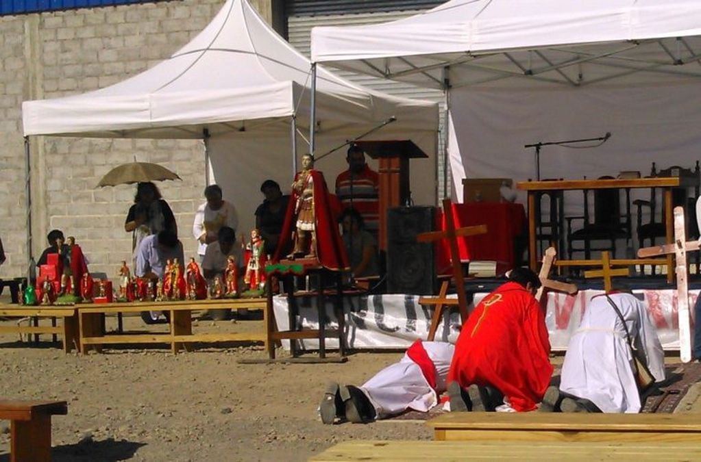Con profunda fe y devoción la comunidad de San Expedito presenció el ritual del Viernes Santo.