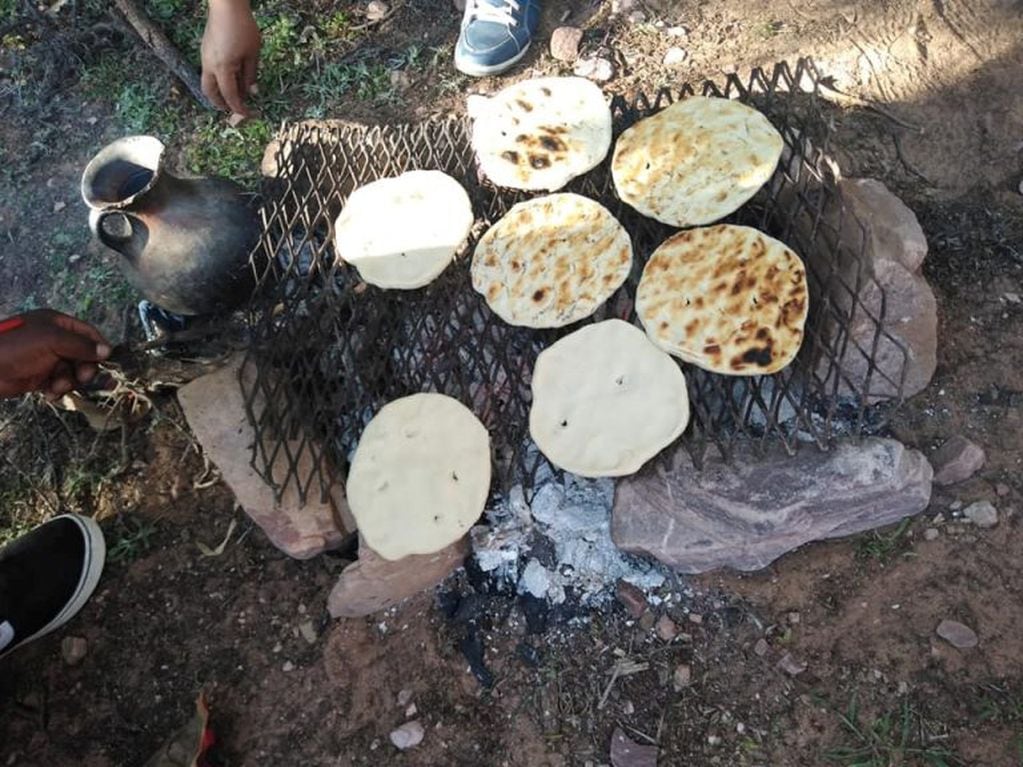 El encuentro de comunidades en Hornaditas contribuye a mantener vivas las tradiciones y las recetas de la Quebrada de Humahuaca. (foto: Radio Municipal Humahuaca)