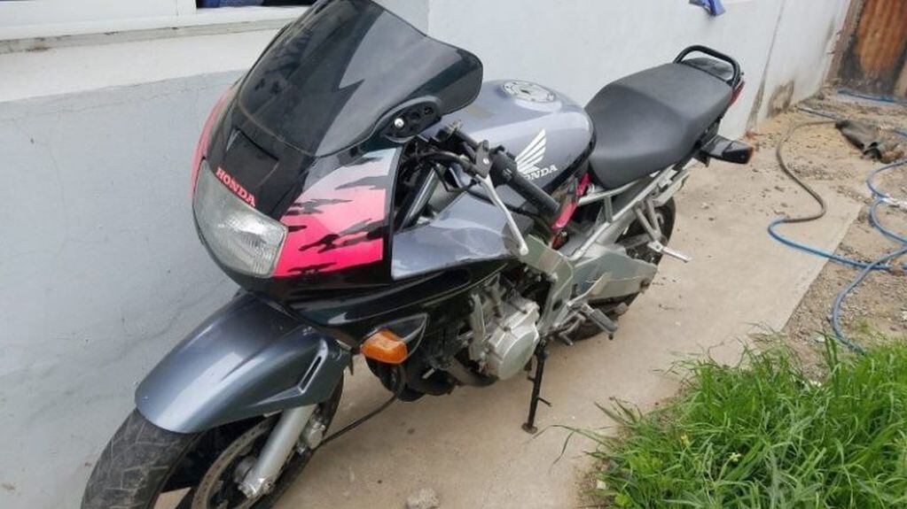 Una de las motos secuestradas en la fiesta clandestina en Zavalla. (Rosario3)