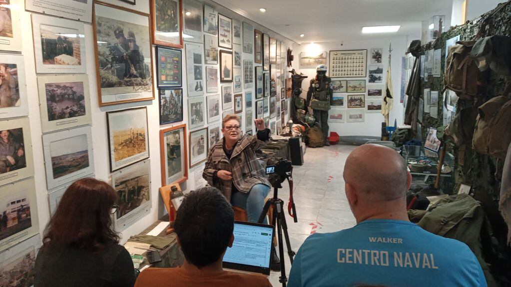 VGM Silvia Barrera, entrevistada por personal de la Universidad de Lanús en las instalaciones del Centro de Veteranos "Malvinas Argentinas" de la ciudad de Río Grande.