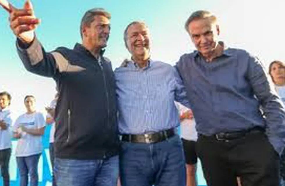 El Gobernador reelecto junto a Massa y Pichetto, dos que acudirán a la cumbre.