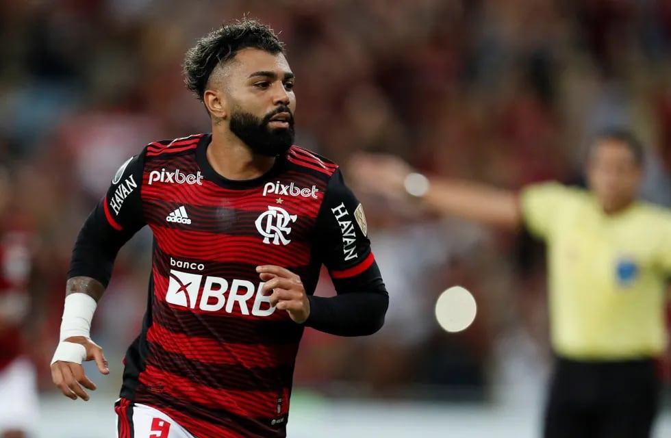 Gabigol abrió el marcador para Flamengo y, de penal, puso el 1-0 sobre Talleres. (AP)