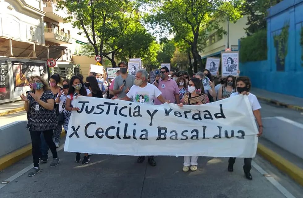 Marcha y pedido de justicia por Cecilia Basaldua en Capilla del Monte, el pasado 7 de noviembre. (Foto: Facebook / Justicia por Cecilia Gisela Basaldua).
