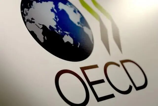 La OCDE empeoró el pronóstico y anticipó un fuerte aumento en la inflación y recesión en 2024