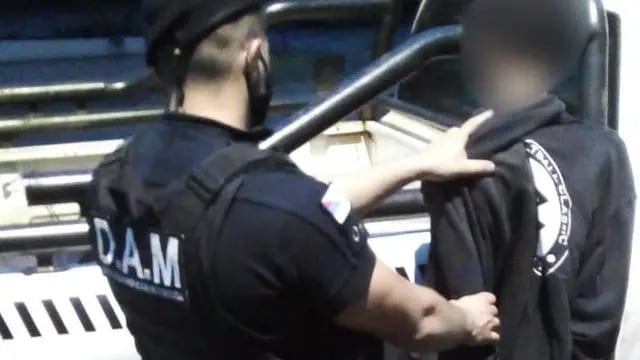 Efectivos policiales detuvieron a un joven tras robar en un local comercial en Posadas