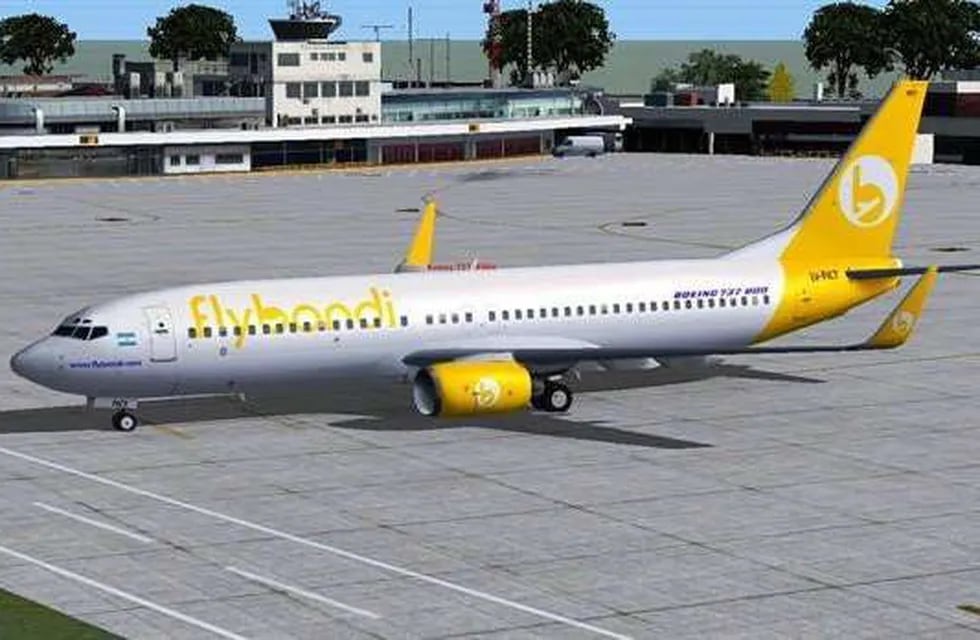 El avión de Flybondi llegó desde el aeropuerto de El Palomar, de Buenos Aires.